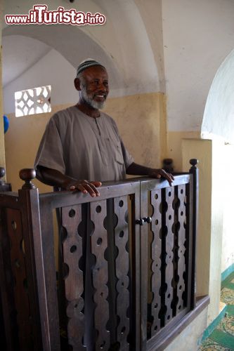 Immagine L'imam di Mambrui (Kenya): in questo villaggio a maggioranza islamica, l'imam è una figura di riferimento per la comunità locale.