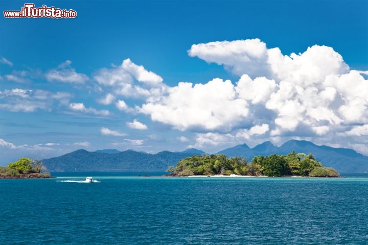 Immagine Mare di Koh Chang, tra le  isole più belle della Thailandia - © Igor Stepovik / Shutterstock.com