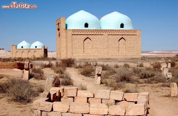 Immagine Mausoleo di Gozli Ata in Turkmenistan  - Foto di Giulio Badini / I Viaggi di Maurizio Levi