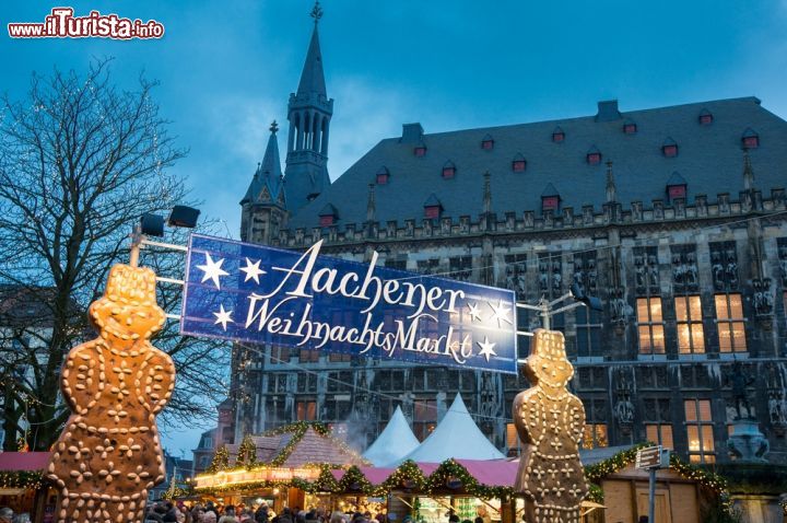 Immagine Aachener Weihnachtsmarkt: l'ingresso dei mercatini di Natale di Aquisgrana - © HUANG Zheng / Shutterstock.com