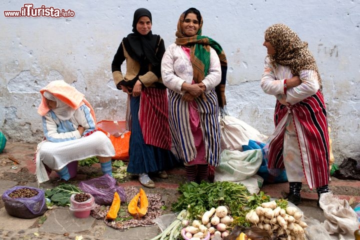Immagine Mercato di Chefchaouen, in Marocco - © Zzvet / Shutterstock.com