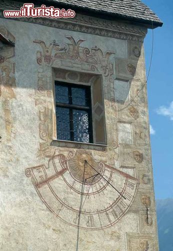 Immagine Dettaglio di Castel Velturno, la meridiana. Siamo nel castello a sud di Bressanone - © Albert Gruber