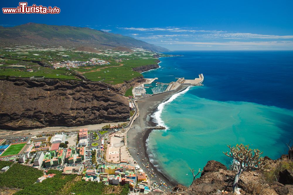 Immagine La vista sulla costa dal Mirador El Time che domina Puerto de Tazacorte. Isola di La Palma, Canarie.