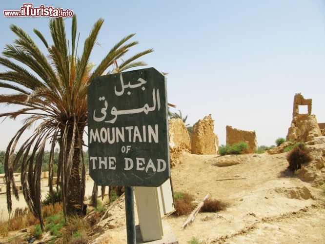 Immagine La montagna del Morto, nell'Oasi di Siwa in Egitto - © Julian de Dioss / Shutterstock.com