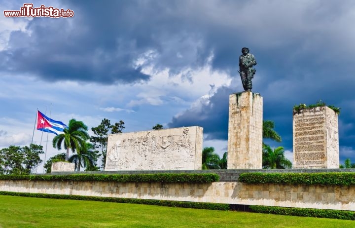 Immagine Il Memoriale del Comandante Che Guevara, in Plaza de la Revolución, a Santa Clara (Cuba) - © Frank Bach / shutterstock.com