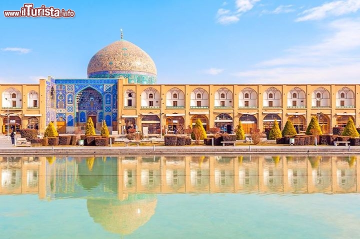 Immagine La moschea dello Sceicco Lotfollah in Piazza Naqsh-e Jahan ad Isfahan, Iran - © JPRichard / shutterstock.com