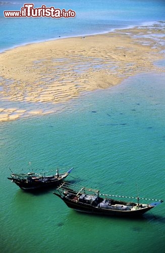 Immagine Grazie alle loro dhow, le tradizionali barche, gli omaniti sono diventati abili navigatori, spingendosi fino alle coste dell'Africa e del Pakistan - Copyright Ufficio del Turismo del Sultanato dell'Oman