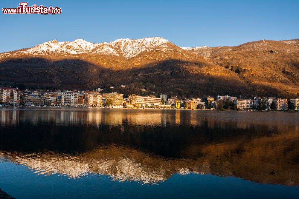 Immagine La città di Omegna sul Lago d'Orta, fotografata in autunno (Piemonte)