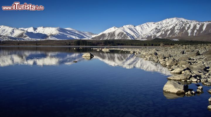 Immagine Paesaggio invernale nella regione di Dunedin in Nuova Zelanda, sullo sfondo le Alpi Neozelandesi - © MartinDeja / Shutterstock.com