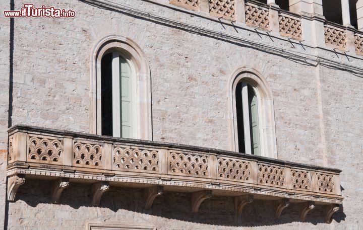 Immagine Particolare della bella facciata con balcone di Palazzo Griffi a Ruvo di Puglia - © Mi.Ti. / Shutterstock.com