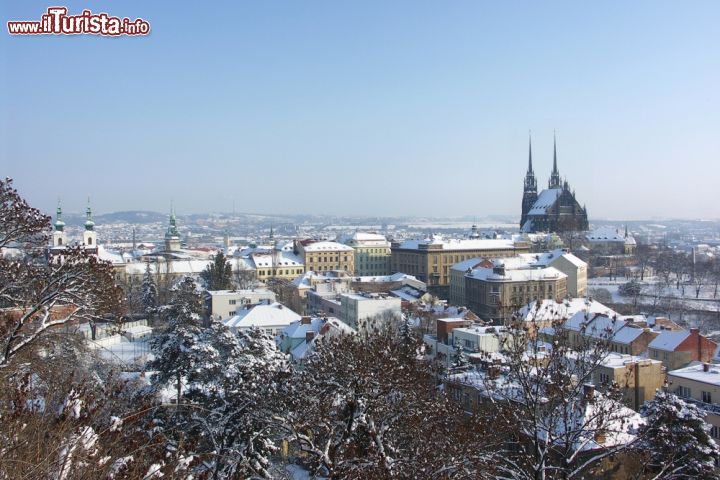 Immagine Panorama di Brno in Moravia neve Repubblica Ceca - © Ales Liska / Shutterstock.com