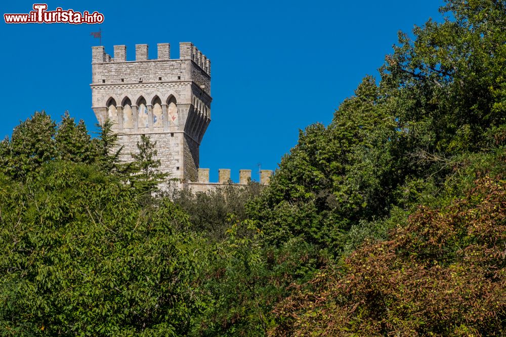 Immagine Panorama del castello di San Casciano dei Bagni, borgo termale della Toscana