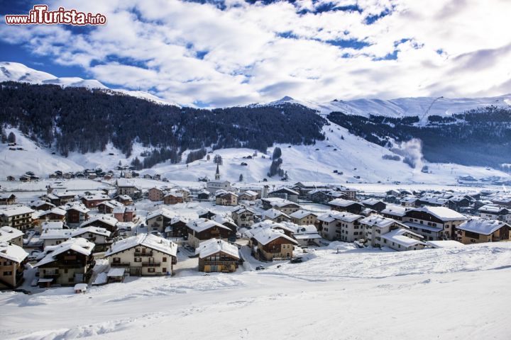 Immagine Panorama invernale di Livigno in Lombardia - © Myroslava / Shutterstock.com