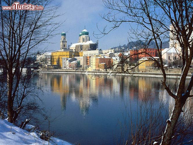 Immagine Passau, il pittoresco paesaggio invernale della città della Baviera - © Marketing Passau Tourismus