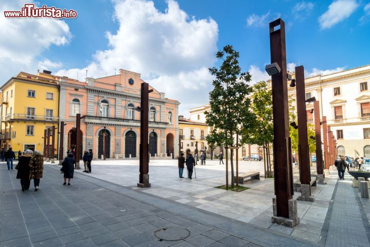 Immagine Piazza Mario Pagano in centro a Potenza in Basilicata - © Eddy Galeotti / Shutterstock.com