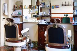 Il locale vintage che ospita un barbiere a Llucmajor, Maiorca, Spagna.
