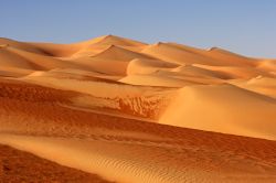 Il cosiddetto "Quartiere Vuoto" (Rub Al Khali) è un terreno desertico spettacolare nei pressi di Abu Dhabi, nella regione sud-occidentale dell'emirato. Poco popolata, ancora ...
