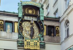 Ankeruhr l'orologio / Carillon di Hoer Markt ...