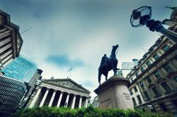 Bank of England e statua di Wellington a Londra, ...