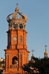 Campanile di Nostra Signora di Guadalupe: la cattedrale di Puerto Vallarta presenta un campanile sulla cui sommità è rappresntata una corona uguale a quella usata dall'imperatrice ...