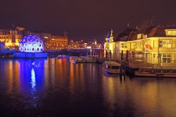 Amsterdam Light Festival, Olanda - Amsterdam è solcata da più canali di Venezia: lungi dall'essere solo decorativi, per oltre quattro secoli questi corsi d'acqua servirono ...