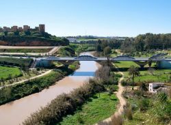Il Castillo di Alcala de Guadaira ed il punte di Puente Dragon: siamo in Andalusia, Spagna - © «General II» por CornelioI - Lavoro  proprio. Disponible con licenza CC ...