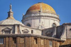 La grande cupola della Cattedrale di Cadice in ...