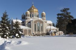 Ottawa, capitale del Canada nella provincia dell'Ontario: la Chiesa cattolica ucraina di San Giovanni Battista imbiancata dalla neve. Costruita nel 1987 tra Baseline Road e Prince of Wales ...