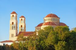 La piccola Chiesa di San Giorgio sorge nei pressi di Paphos (Cipro), a due passi dal Mar Mediterraneo - © Dhoxax / Shutterstock.com