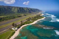 Costa nord isola di Oahu. In lontananza la spiaggia di Makuleia Hawaii  - © Lee Prince / Shutterstock.com