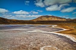 Croste di sale, visibili nelle numerose saline delle isole di Capo Verde - © powell'sPoint / Shutterstock.com