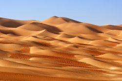Il grande deserto Rub al Khali si snoda tra Arabia Saudita ed Oman, ed è chiamato il Quarto Vuoto. Qui si trovano le distese di sabbia più vaste del pianeta - © David Steele ...