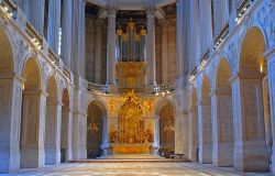Dettaglio interno della Cappella Reale Palazzo di Versailles Francia - © Meiqianbao / Shutterstock.com