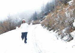 Escursione sulla neve lungo le piste de La Thuile