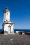 Il faro del porto di Praia: siamo a Sao Tiago (Santiago) nell'arcipelago di Capo Verde (Africa) - © Alexander Manykin / Shutterstock.com