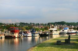 La riva del fiume Mosa nella città di Liegi in Belgio - © anna dorobek / Shutterstock.com
