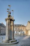 Fontana a pilastro nel centro storico di Mons, in Vallonia, Belgio - © Anibal Trejo / Shutterstock.com