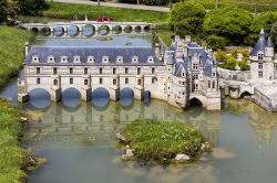 Un modellino a piccola scala del complesso architettonico del Castello di Chenonceau, consente di avere una vista complessiva del castello. L'edificio venne costruito in epoca rinascimentale ...