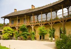 Galleria in legno della Residenza di Maria Antonietta a Versailles Francia - © Jose Ignacio Soto / Shutterstock.com