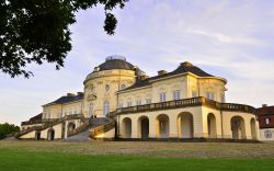 Nei pressi di Stoccarda (Baden-Wurttemberg, Germania meridionale) sorge il Castello Solitude, che fu realizzato tra il 1764 e il 1775 come residenza estiva del Duca Carlo Eugenio ad opera di ...