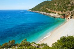 Il mare di Gjipe in Albania - © Mazzzur / Shutterstock.com