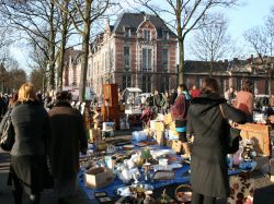 Il mercato in piazza a Liegi, in Belgio  - © Pawel Kielpinski / Shutterstock.com 