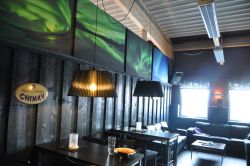 Interno dell'Aurora Bar il locale a tema "luci del nord" ad Abisko in Svezia
