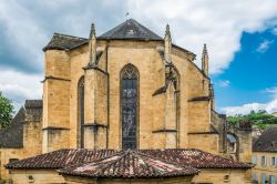 La Cattedrale di San Sacerdos a Sarlat-la-Caneda in, nella regione dell'Aquitania, più precisamente in Dordogna,  nell'ovest della Francia - © ostill / Shutterstock.com ...