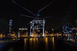 Natale e luci a Amsterdam - Si svolge nei mesi di Novembre e Dicembre l'Amsterdam Light Festival che con le sue divertenti e singolari installazioni colora anche l'Avvento olandese © ...