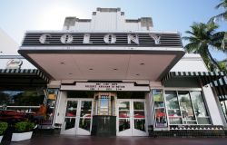 Lo storico Colony Theater in stile Art Deco a Miami Beach, Florida:  al 1040 di Lincoln Road, nella città di Miami Beach, questo storico teatro ha aperto i battenti nel 1935 su iniziativa ...
