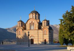 Monastero Gracanica di Trebinje, Bosnia Erzegovina - Situato sulle alture della collina di Crkvina, ben visibile da tutta la città di Trebinje, questo edificio religioso è uno ...