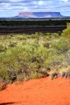 Mt Connel fotografato dalla strada tra Ayers Rock e Kings Canyon - Lungo la Lasseter Highway, ad est di Uluru, lungo il classico percorso che poi conduce alla Luritja Road e quindi verso il ...
