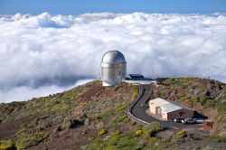Osservatorio Roque de Los Muchachos: siamo sull'isola di La Palma, scelta da alcuni paesi europei come luogo ideale per installare il telescopio spaziale - © Quintanilla / Shutterstock.com ...