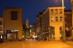 Paesaggio notturno del centro di Groningen la città del nord dei Paesi bassi